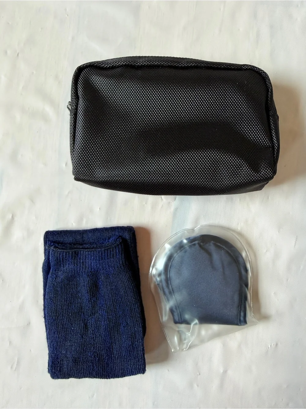TUMI Toiletry Bag pouch with Socks eye Mask Delta Air Lines Amenity Kit nWOT